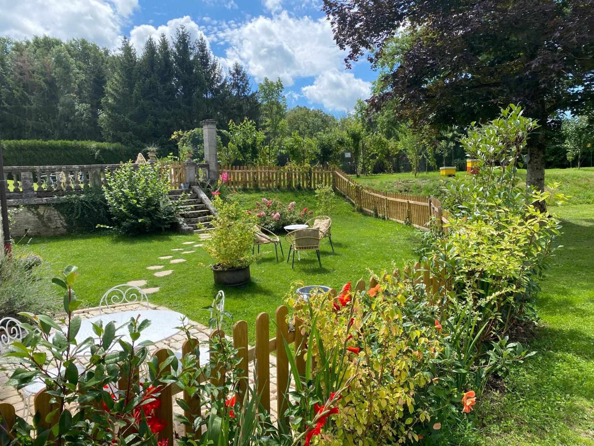 Le Colombier De Malpas Bed & Breakfast Quingey Exterior photo
