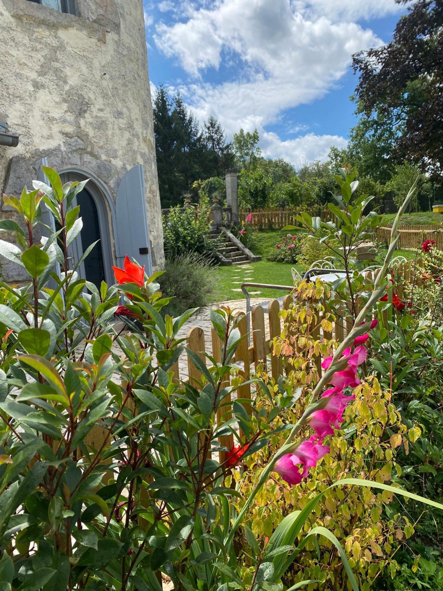 Le Colombier De Malpas Bed & Breakfast Quingey Exterior photo