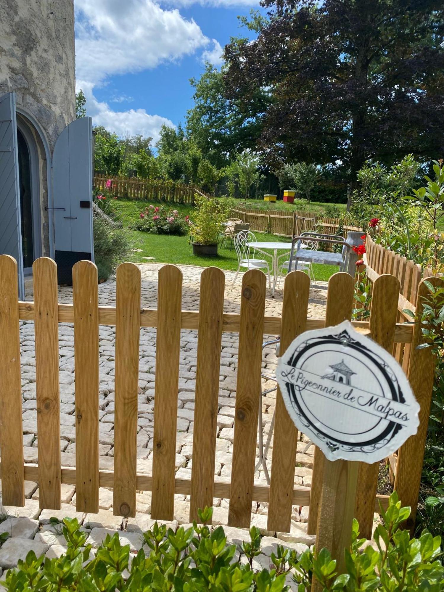 Le Colombier De Malpas Bed & Breakfast Quingey Exterior photo